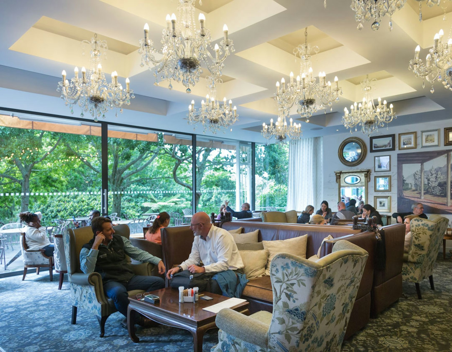 Vineyard Hotel 43/59
