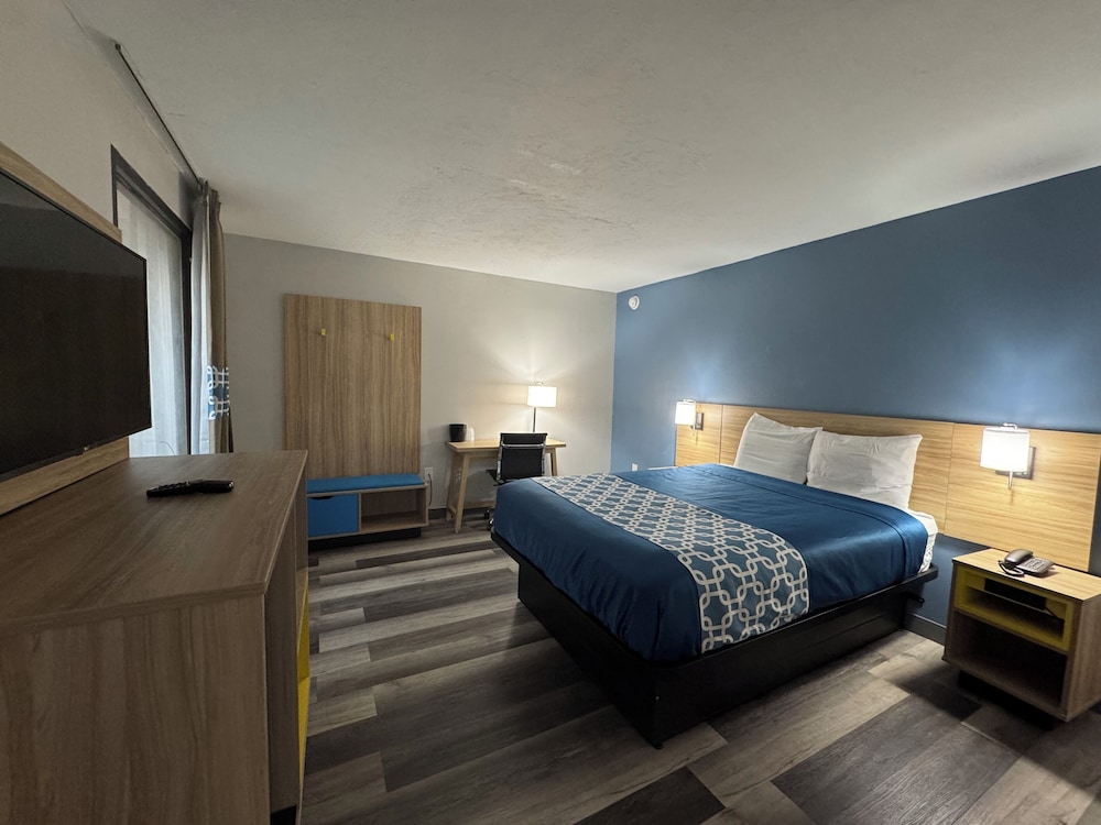 ROOM, QUEEN BED, NO ELEVATOR