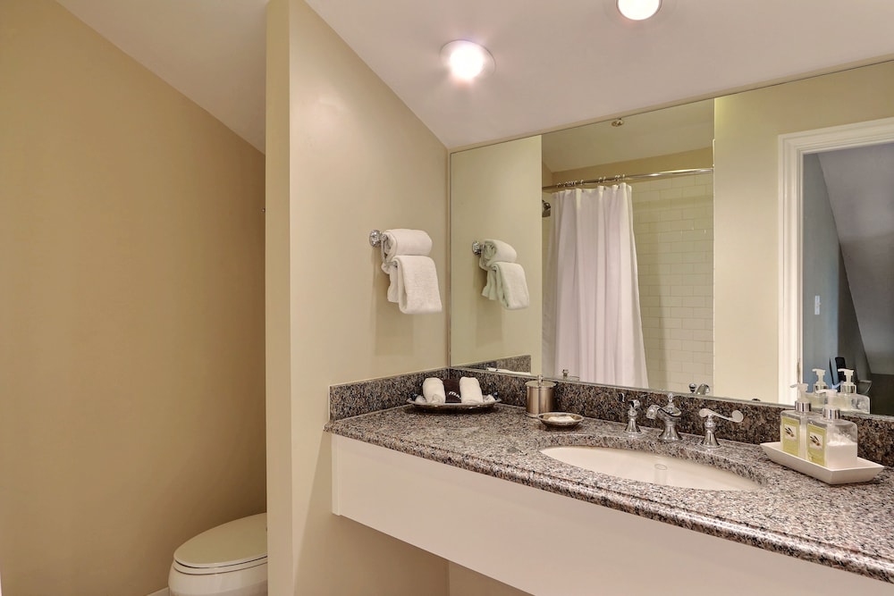 The Presidents Quarters Inn 71/76