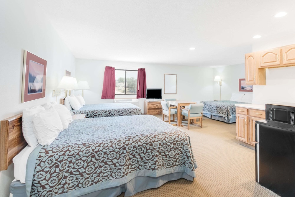 Days Inn By Wyndham Sturgis 6/18