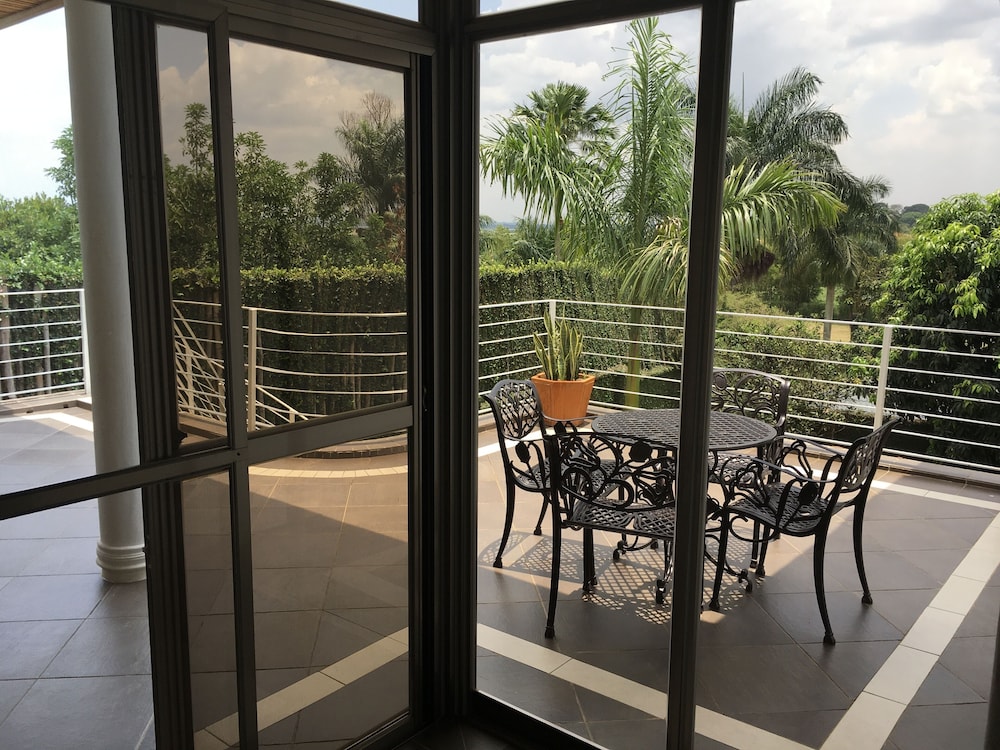 Airport View Hotel 34/50