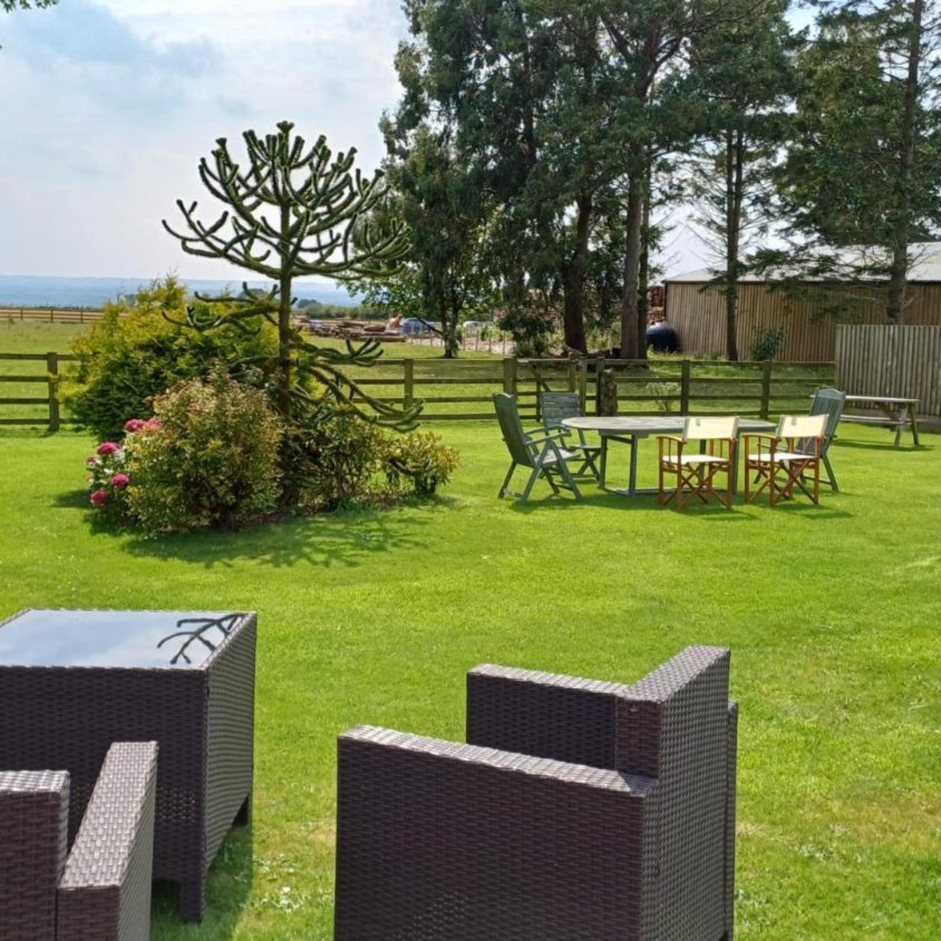 Cottage Lea's Country Hotel & Restaurant 30/32