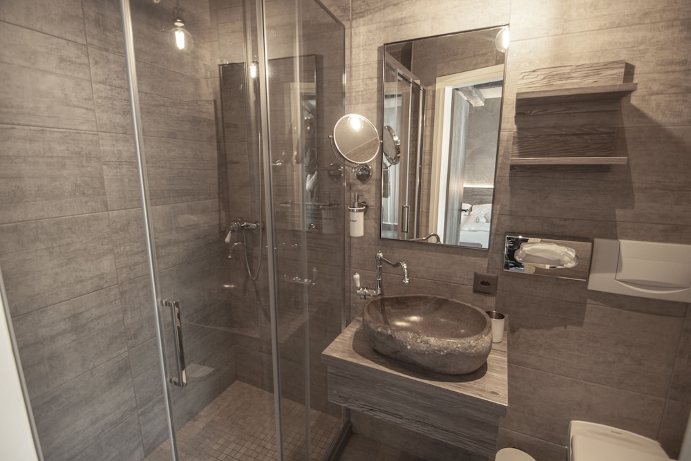 Seven Boutique Hotel 48/50