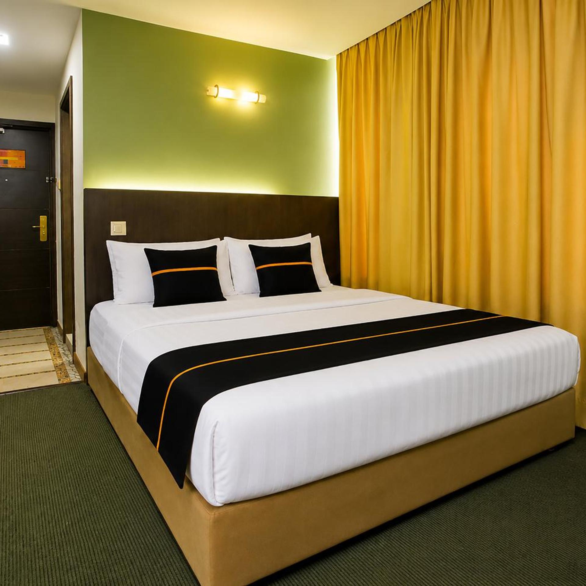 OYO 89411 900 Inn 6/50