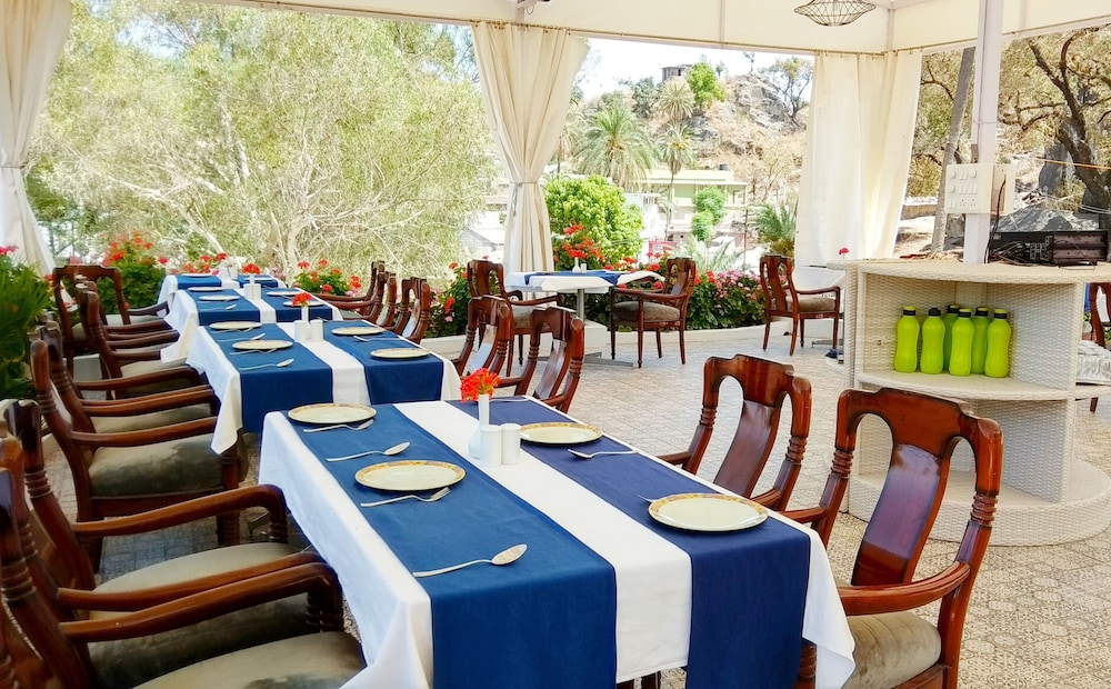 HOTEL KARNAVATI 32/50