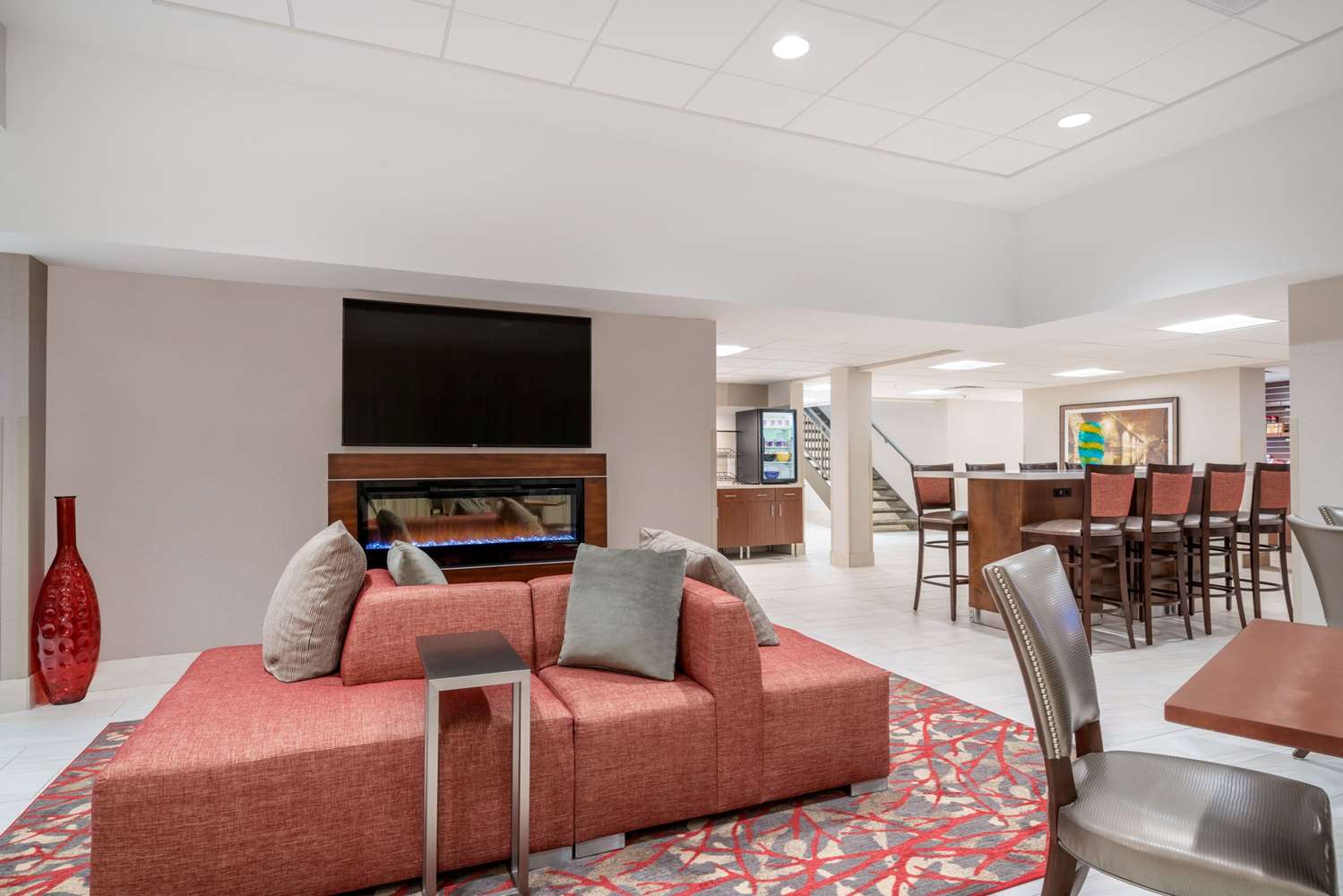 Ramada By Wyndham Minneapolis Golden Valley 24/42