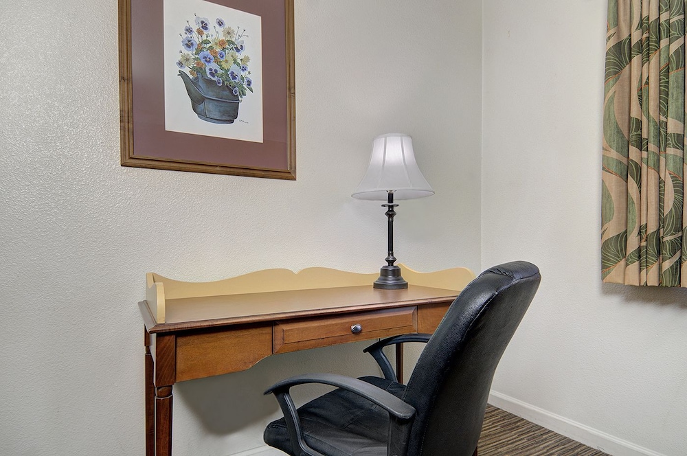 Quality Inn & Suites Tulare CA 20/50