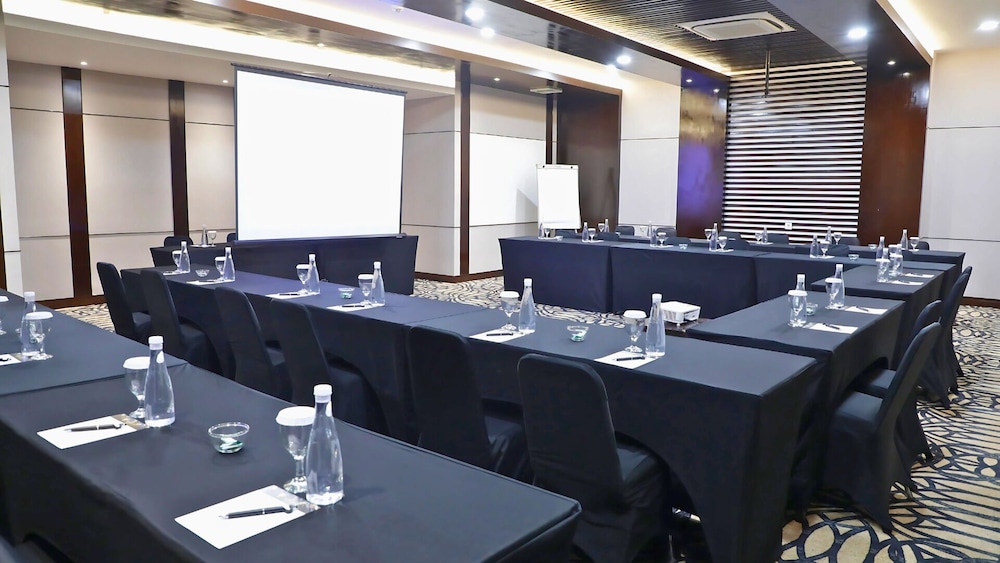 The Grantage Hotel and Sky Lounge 38/50