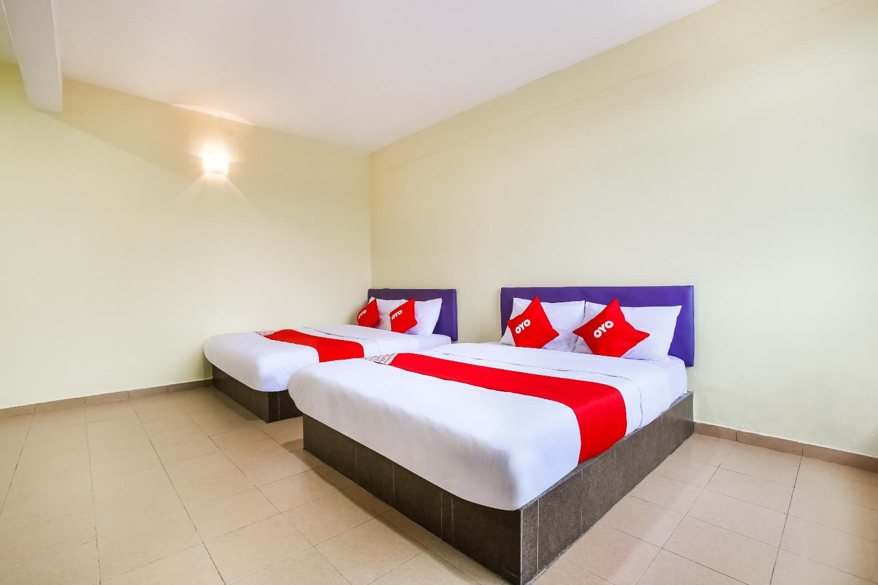 Oyo 89585 Hotel Happy Inn 12/21