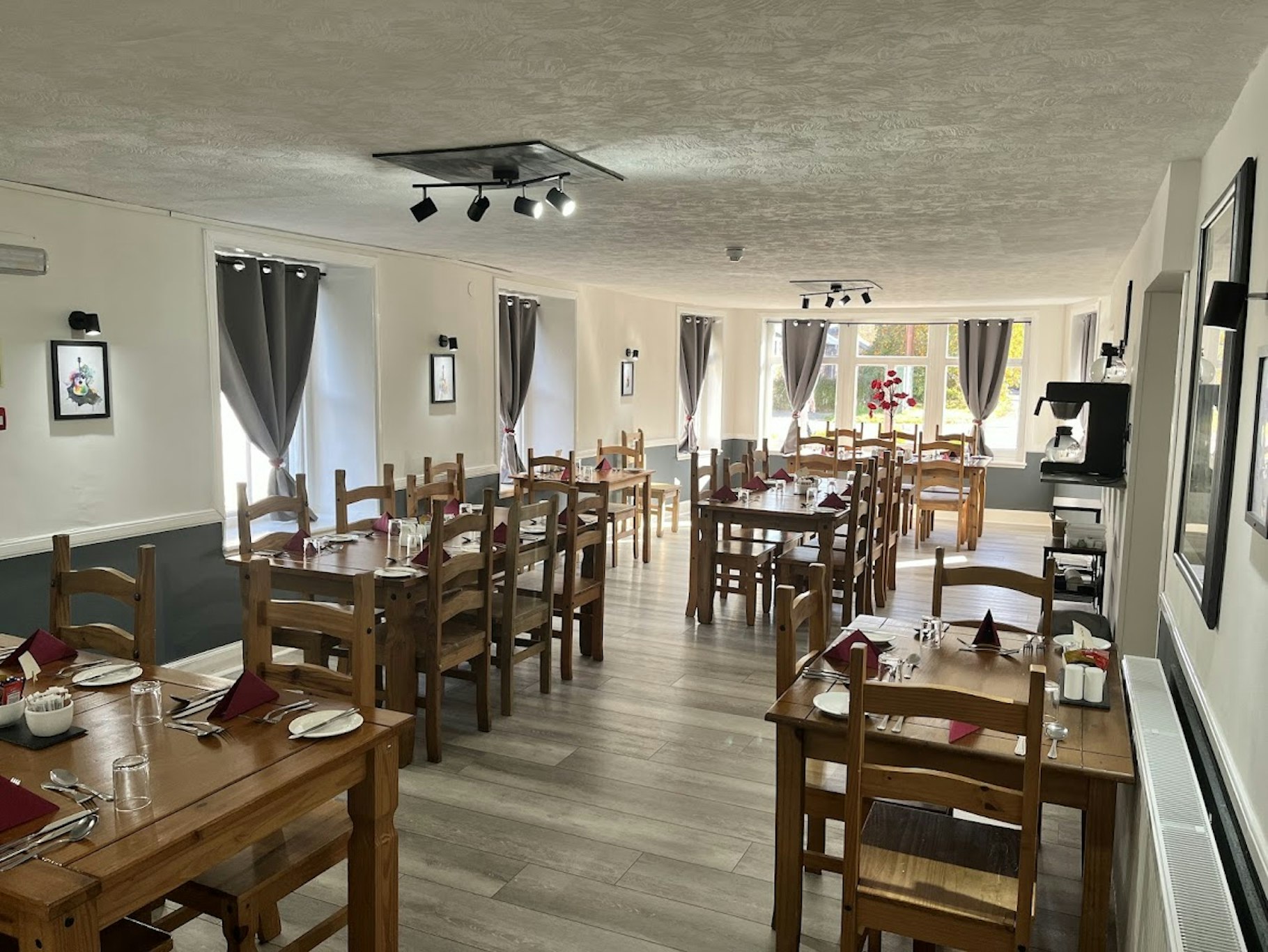 Novar Arms Hotel 15/21