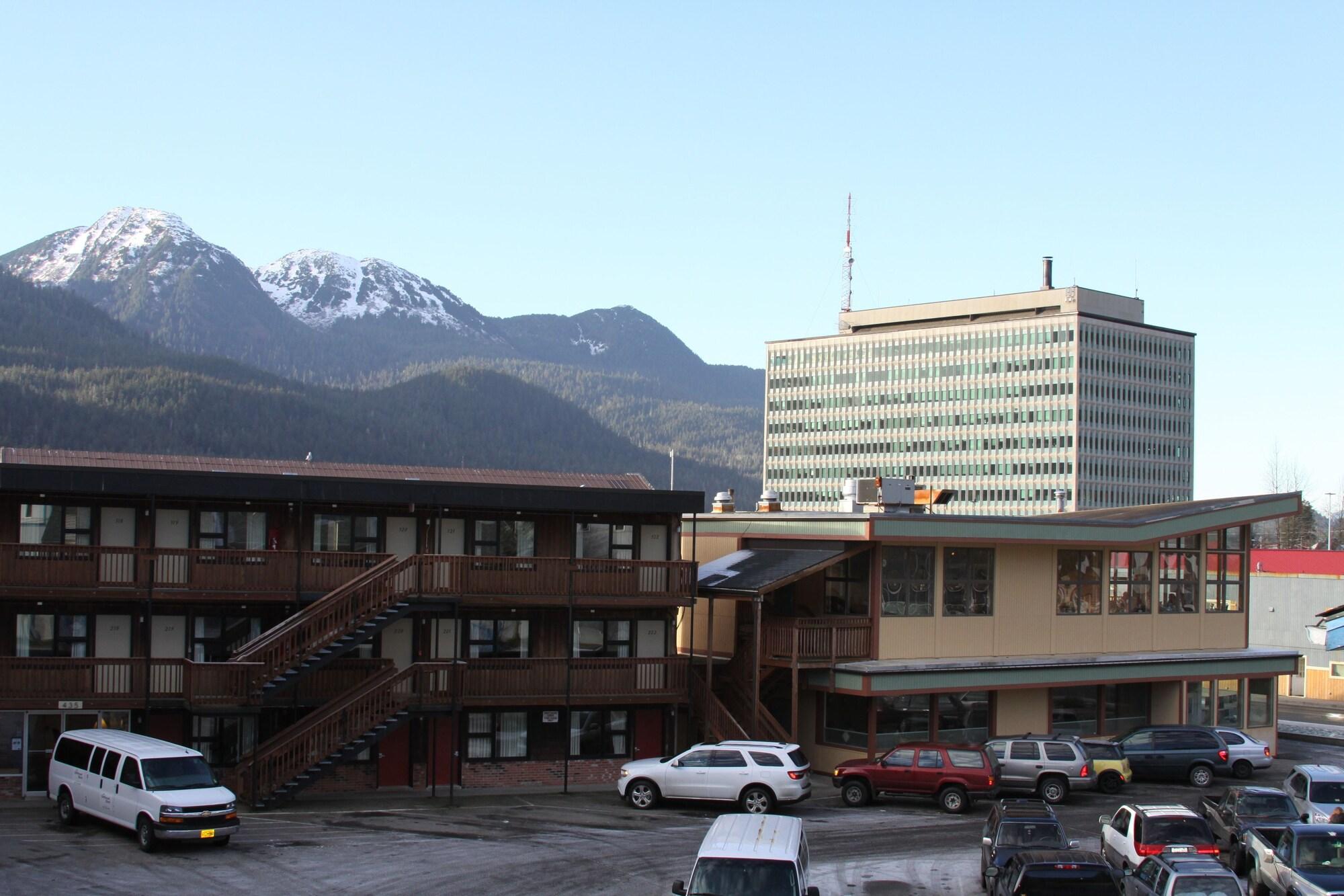 The Driftwood Hotel 20/30