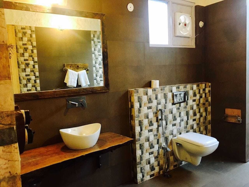 Le Reserve Resort Corbett 49/50