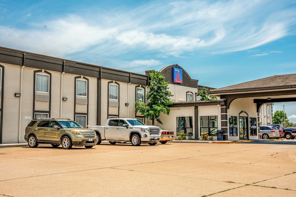 Studio6 Claremore, OK 40/45