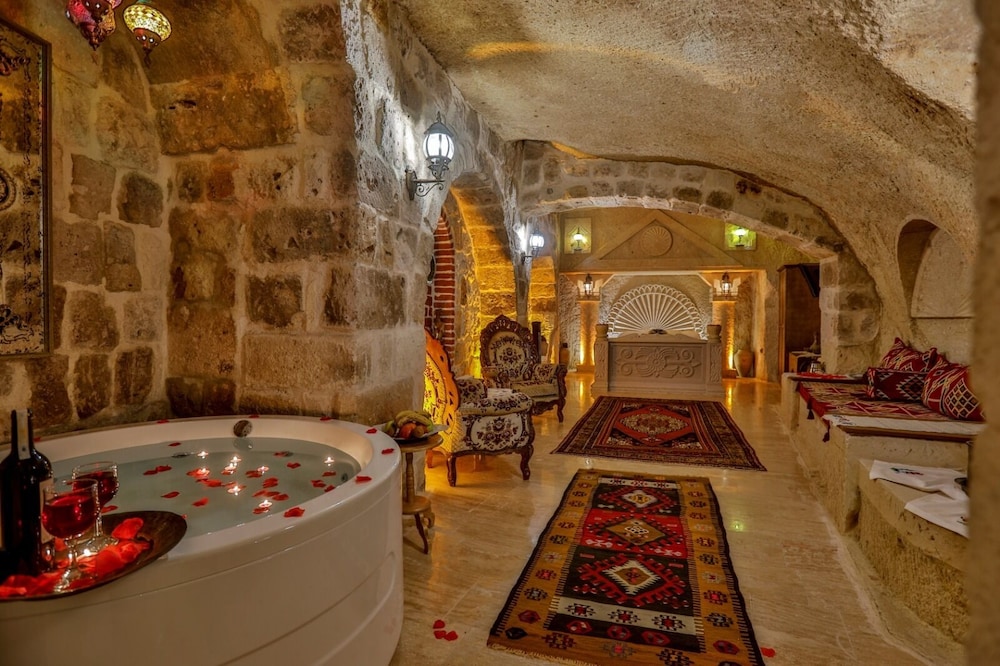Casia Cave Suites 10/50