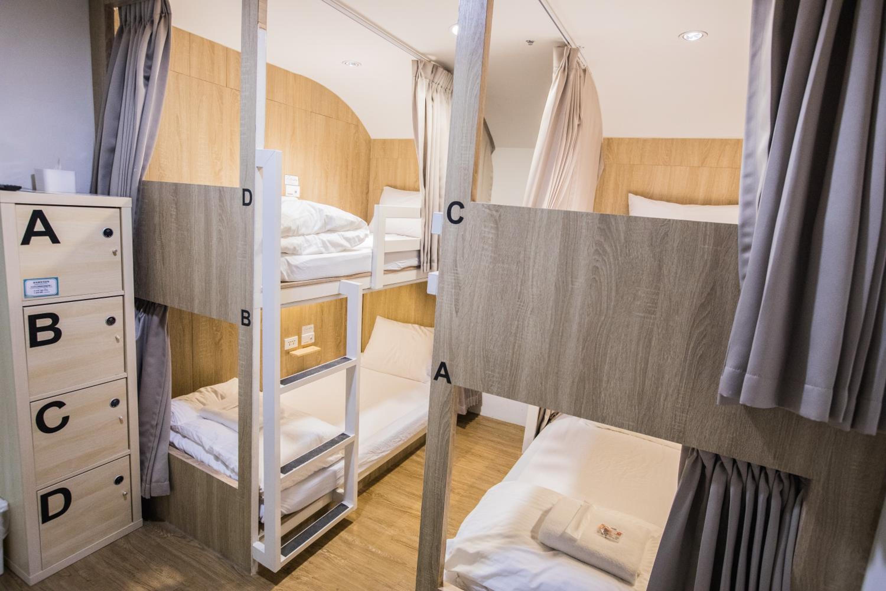 ROOM, QUADRUPLE, PRIVATE BATHROOM