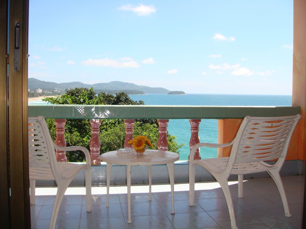 BAAN KARON HILL PHUKET RESORT 47/53