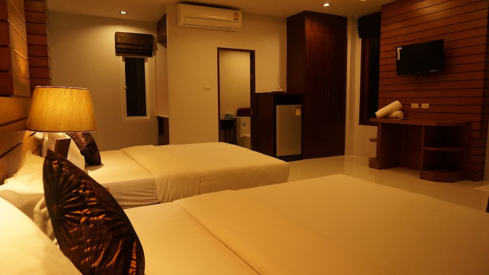 Lanta Intanin Resort 13/64