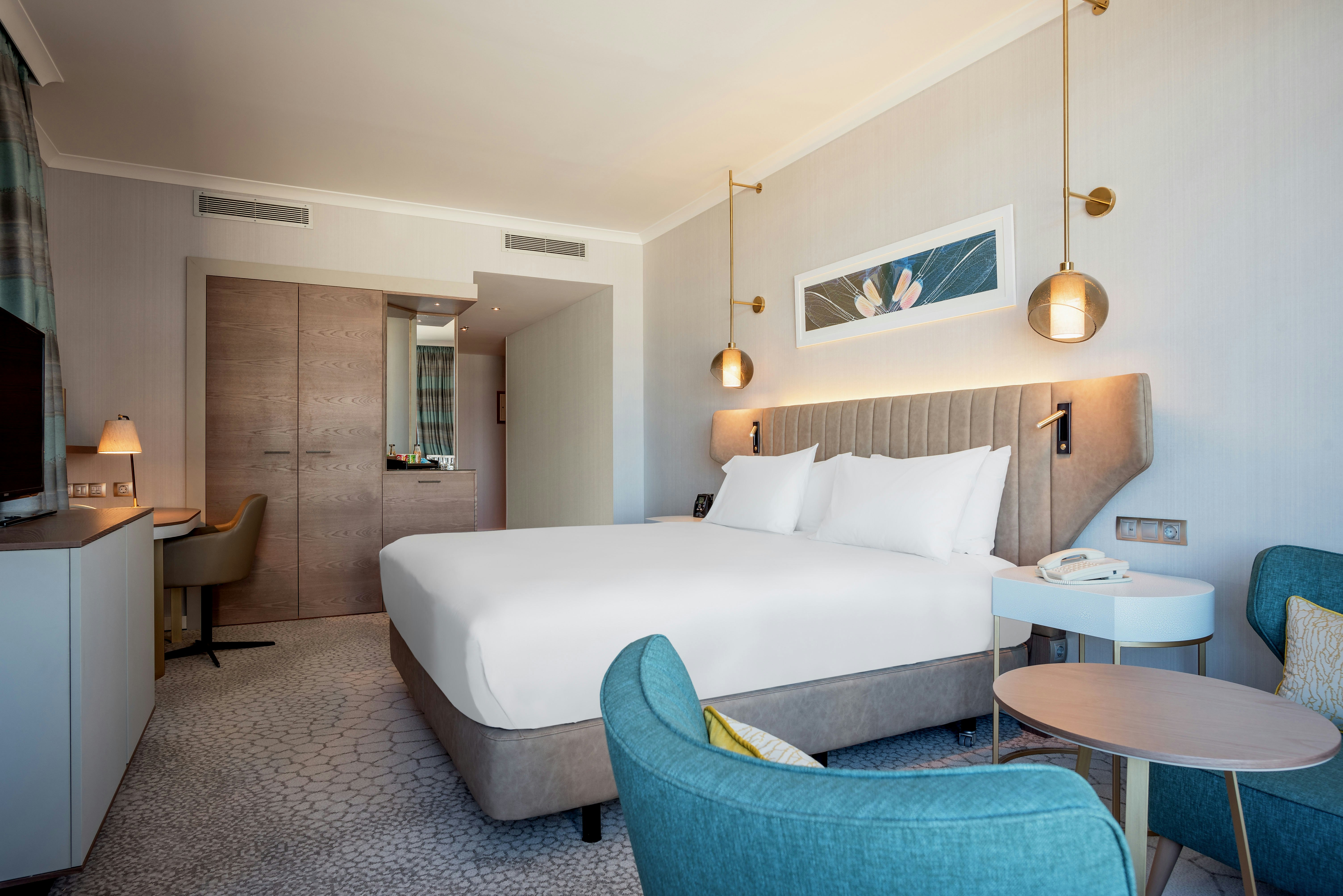 Deluxe, King Bed