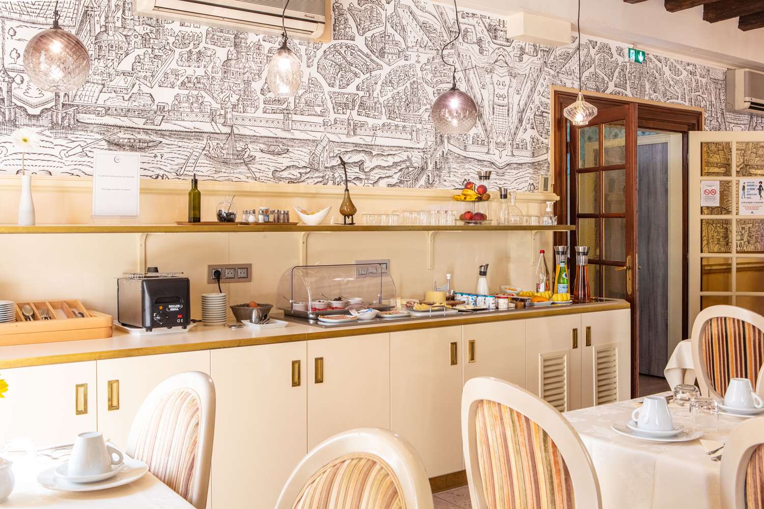 restaurant cafeteria