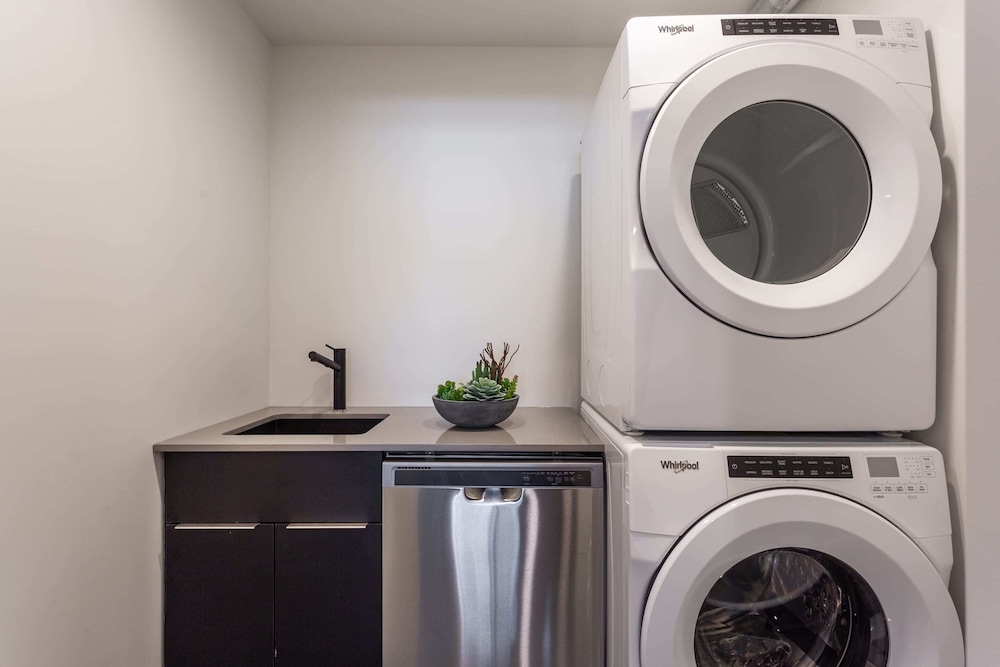 Pierce Boutique Apartments 45/73