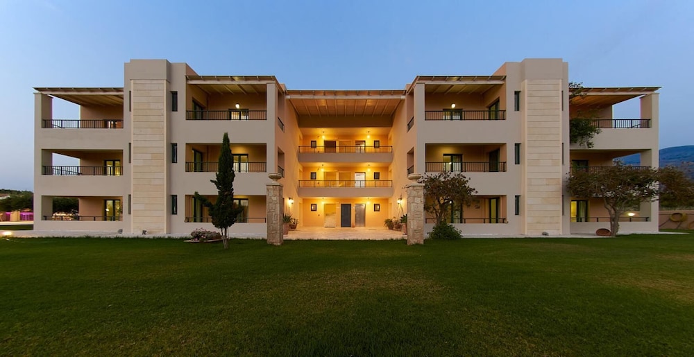 Golden Bay Apartments-Garden Haven in HERSONISSOS