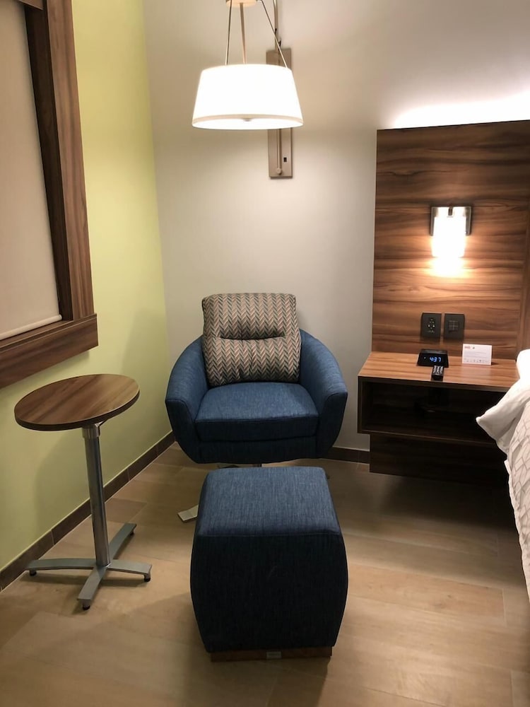 Holiday Inn Express And Suites Playa Del Carmen 42/74