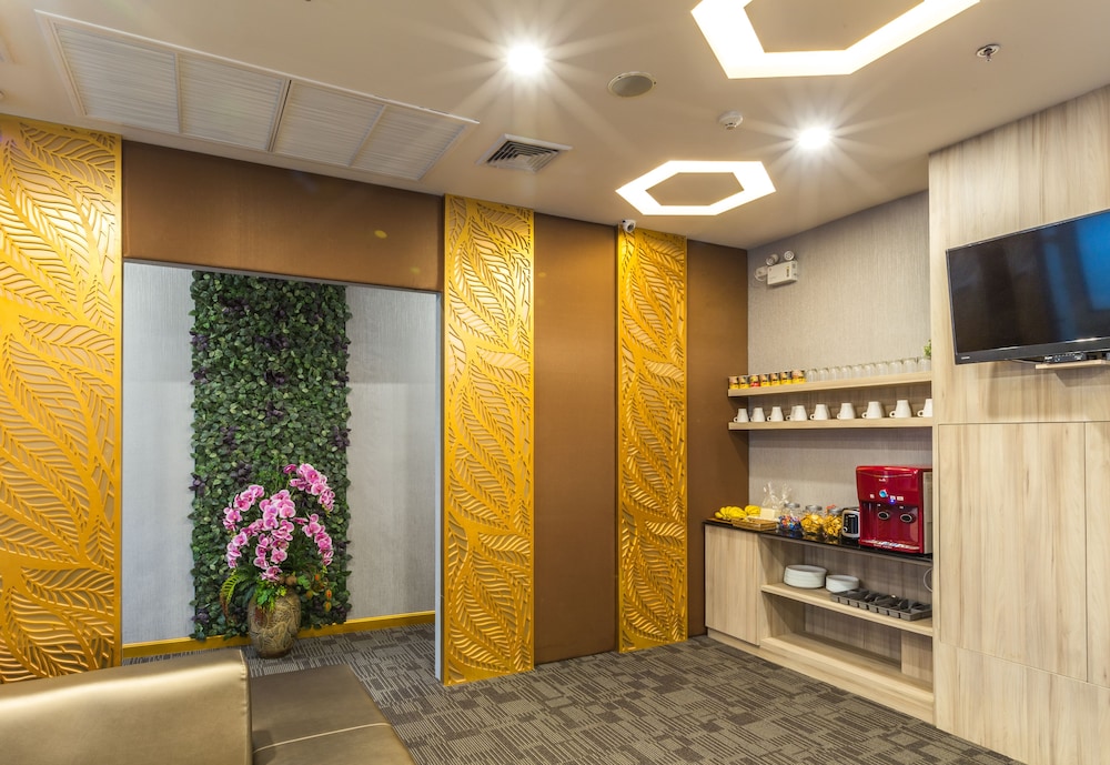 Leela Orchid Hotel 44/49