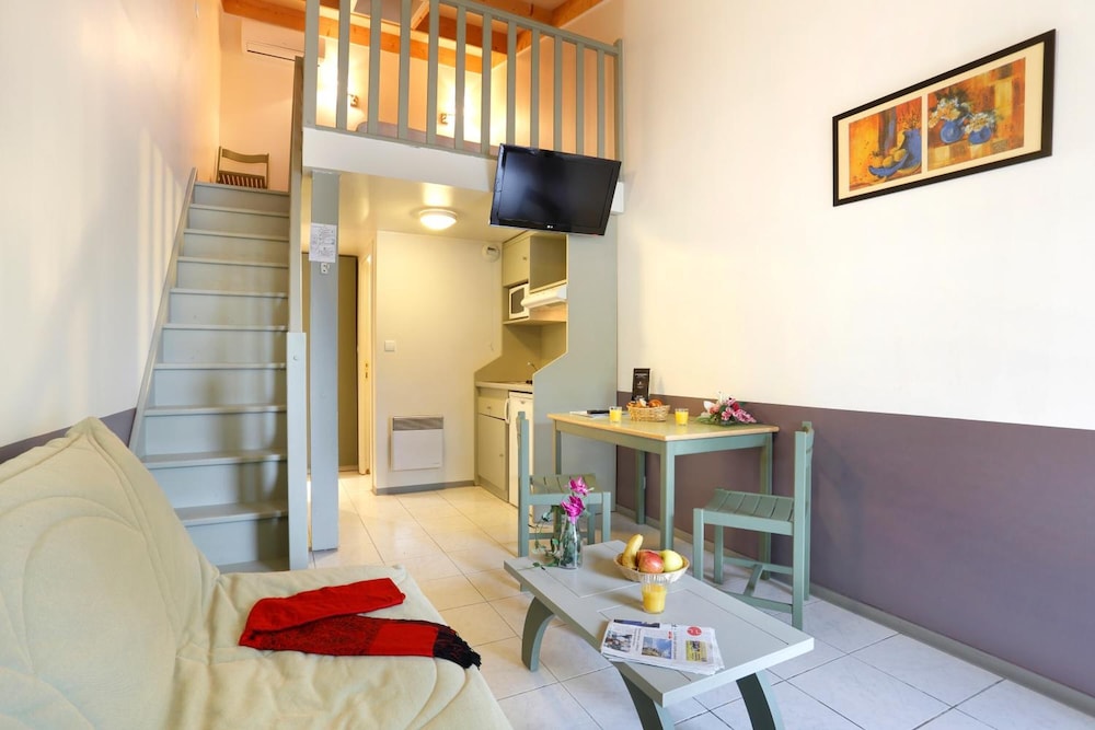 Lobby at Residence Resid price Vacanceole, MERVILLE