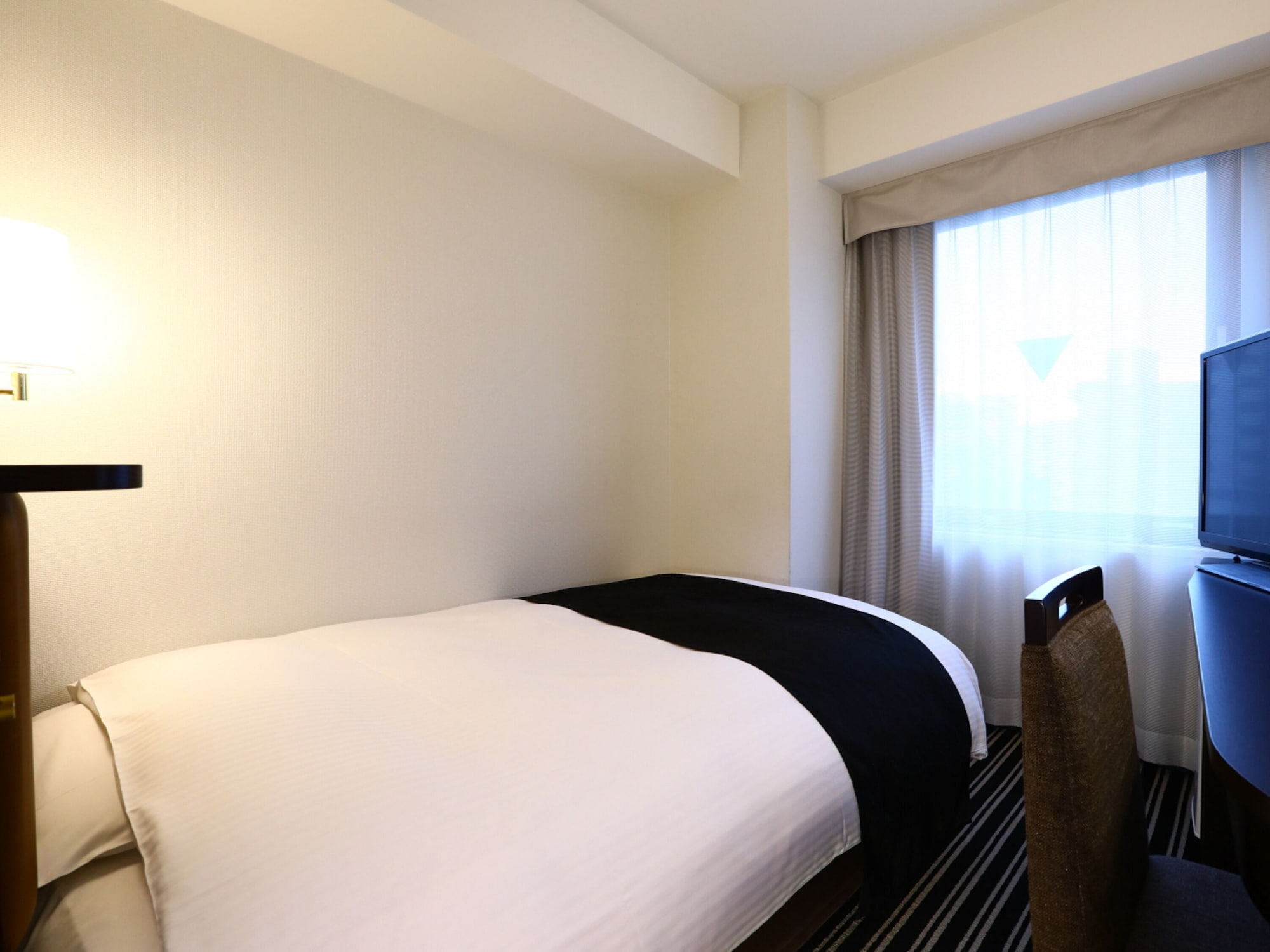 ROOM, SINGLE