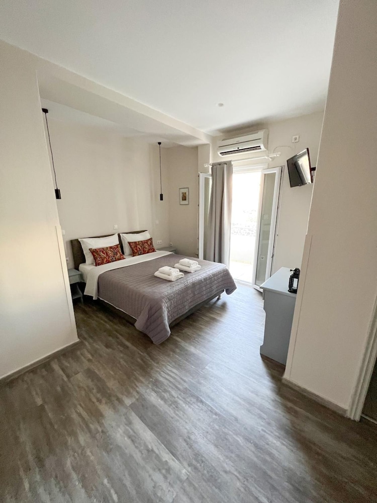 Galini Oia - Adults Only 17/77