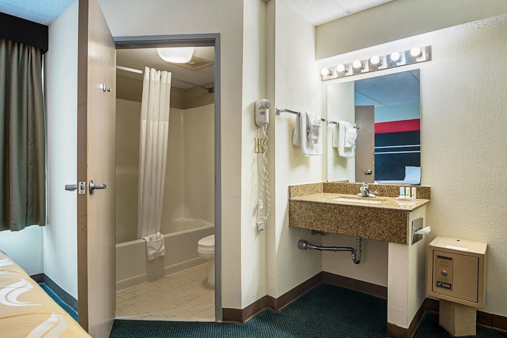 Quality Suites Atlanta Airport East GA 14/43