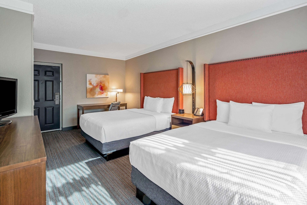 Room, 2 Queen Beds, North Wing