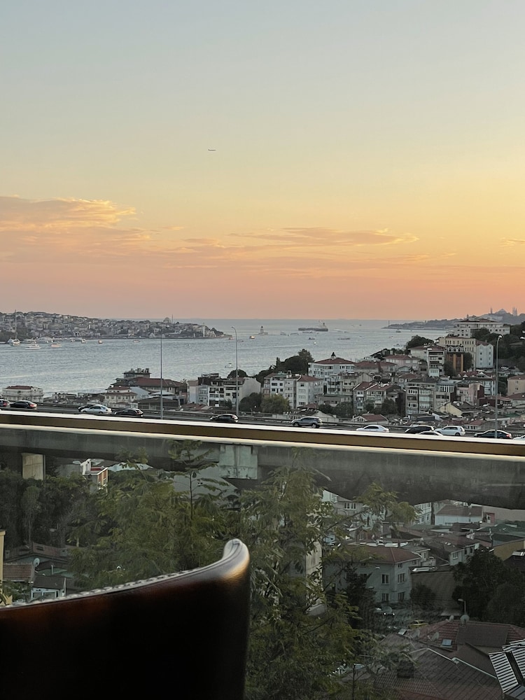 Mona Bosphorus 44/50
