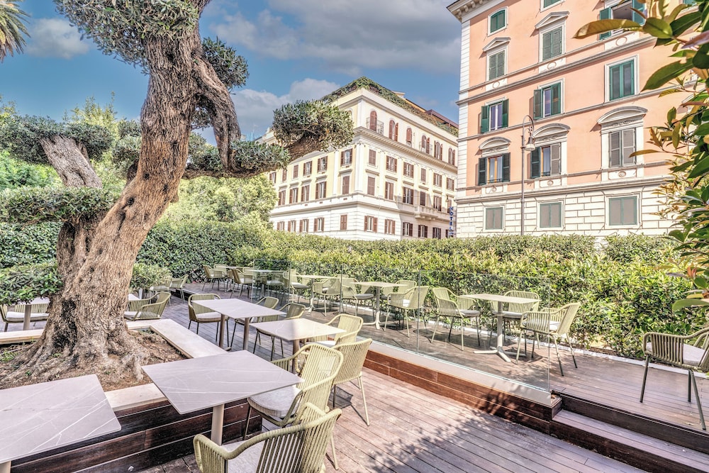 The Spotlight Boutique Hotel 43/49