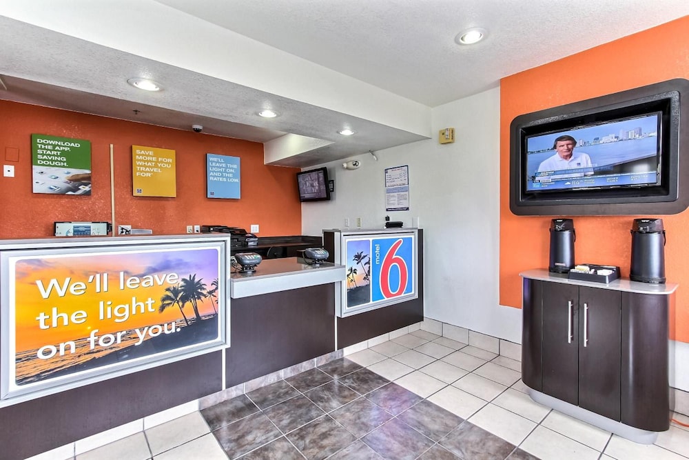 Motel6 Salinas, CA - North Monterey Area 14/41