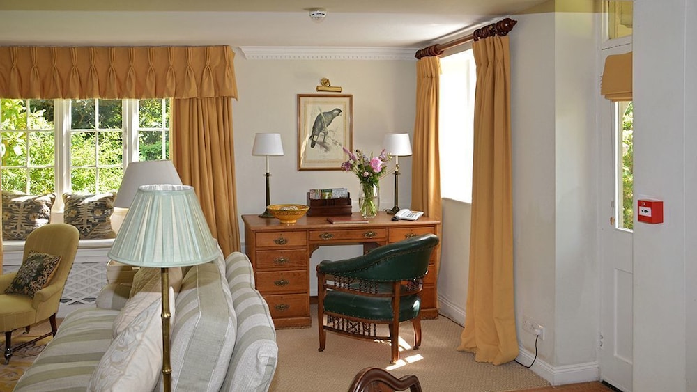 Goodwood Cottage 3/23