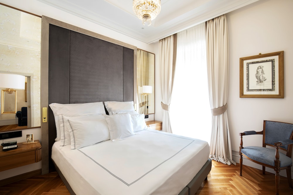 Inner Court, Deluxe, King Bed, Sofa