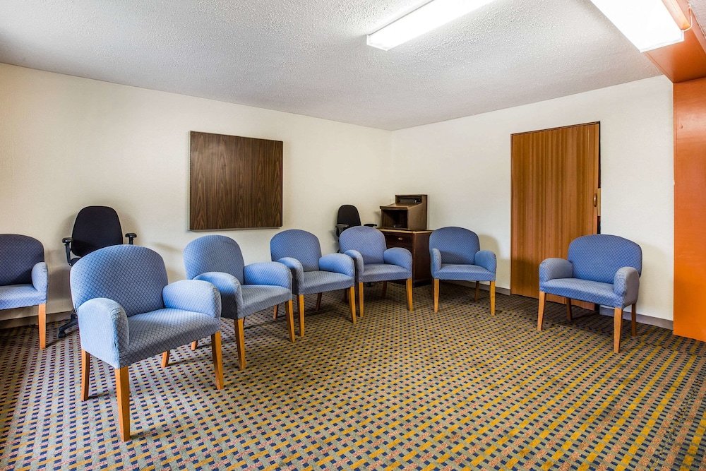 Rodeway Inn & Suites Carrollton, GA 25/42