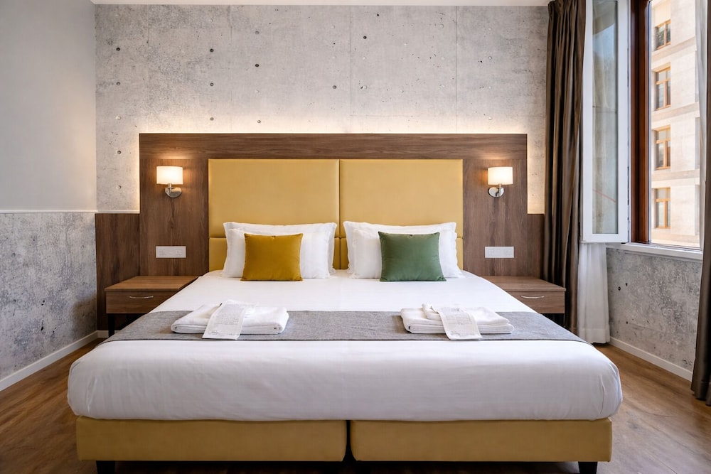 Bramble Luxury Suites 53/85