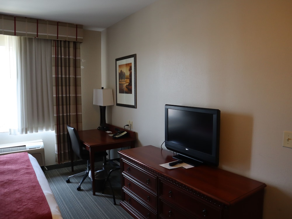 Country Inn & Suites By Radisson, Emporia, VA 27/37