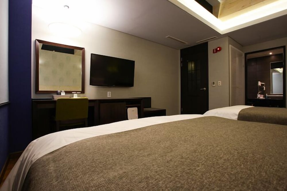 KARAK TOURIST HOTEL 20/50