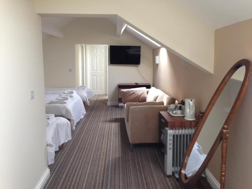 Ambrose Hotel 44/50