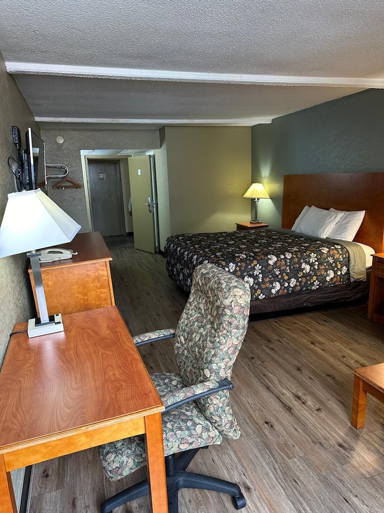 Rodeway Inn Stone Mountain 50/64