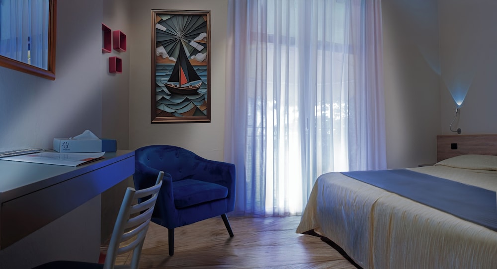 ROOM, TRIPLE