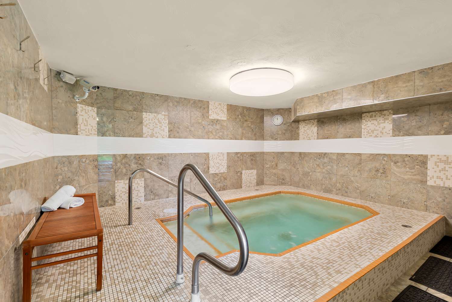 Best Western PLUS Inner Harbour Hotel 17/47