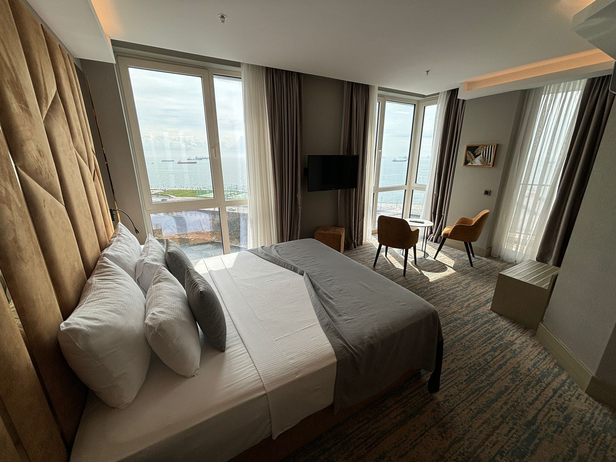 Jr Suite