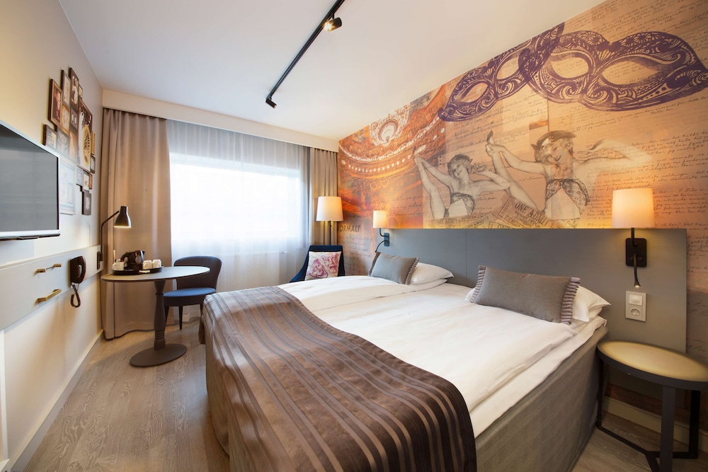 SUPERIOR, KING BED