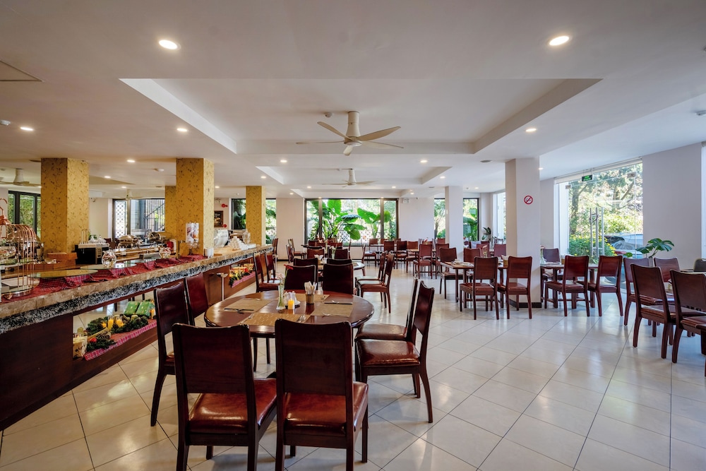 restaurant cafeteria