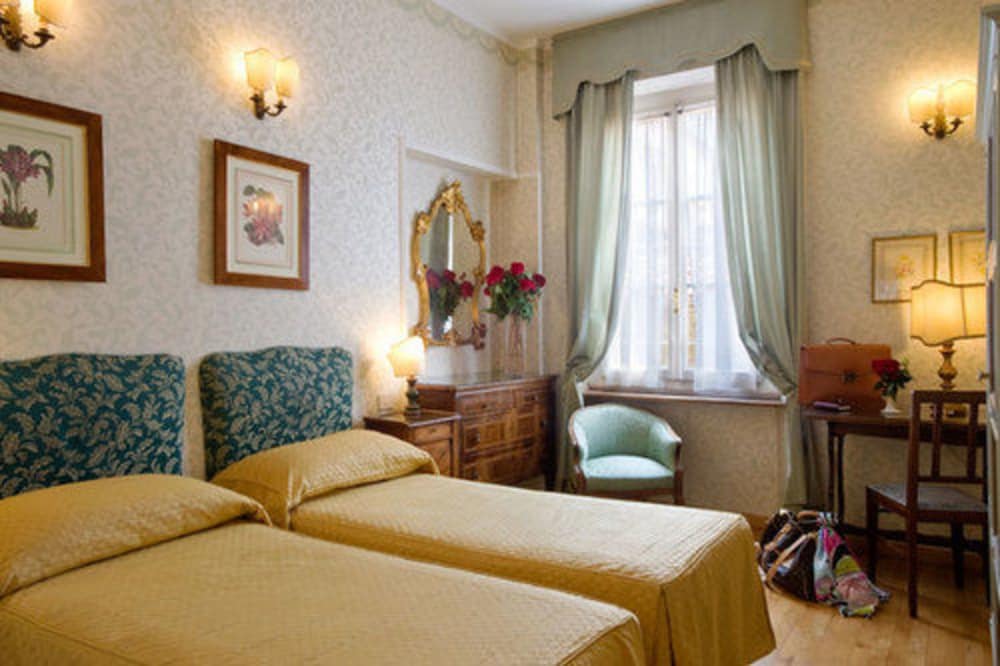 Hotel Hermitage 22/63