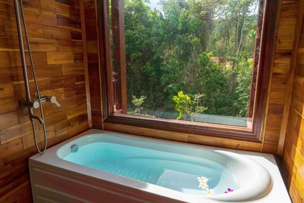 Phu Quoc Bambusa Resort 25/50